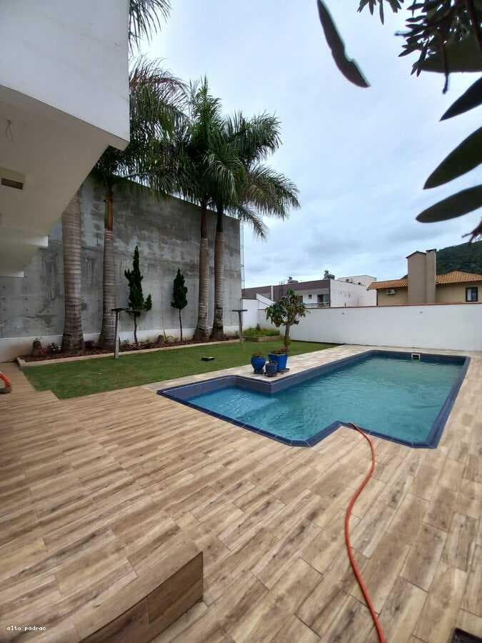 Casa Mobiliada para Venda em Balneário Camboriú / SC no bairro Barra